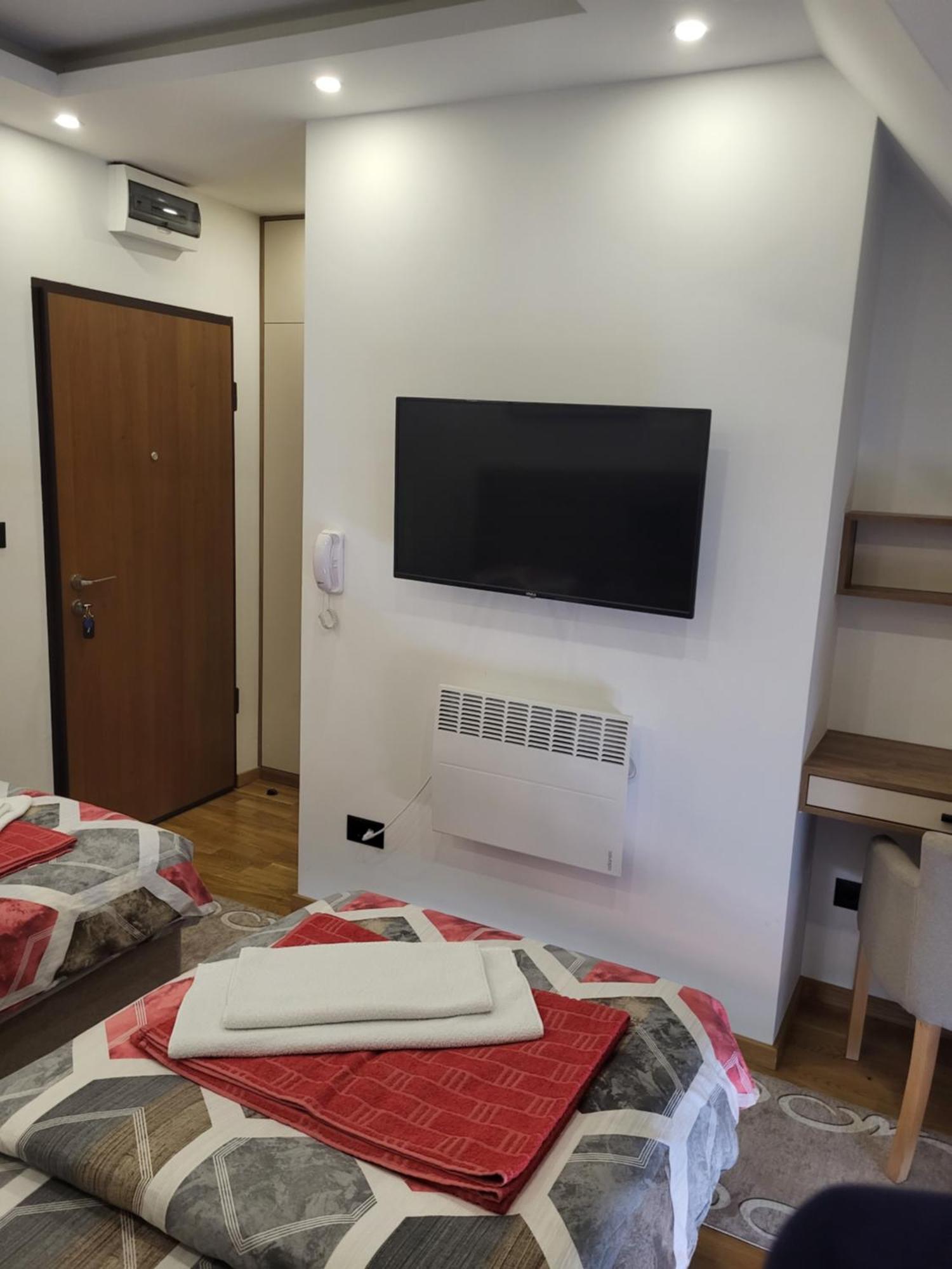 Lux Apartmani Bajova Цетинє Екстер'єр фото