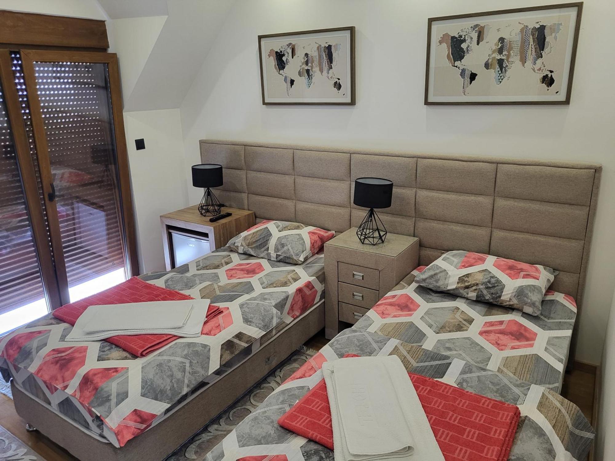 Lux Apartmani Bajova Цетинє Екстер'єр фото